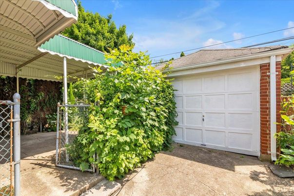 Detached Garage, Exterior