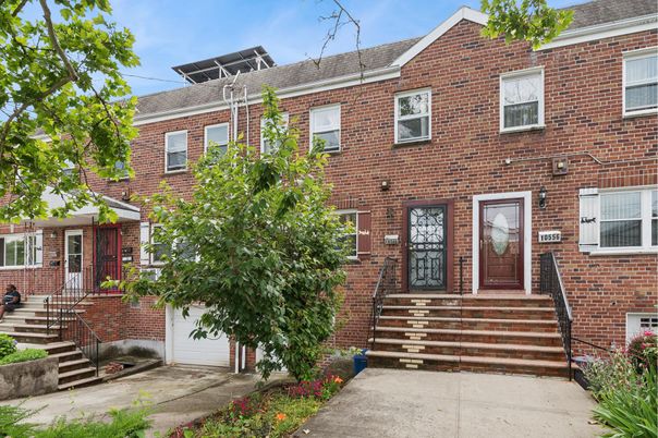 Exterior, Facade, Brick Facade, Rowhouse