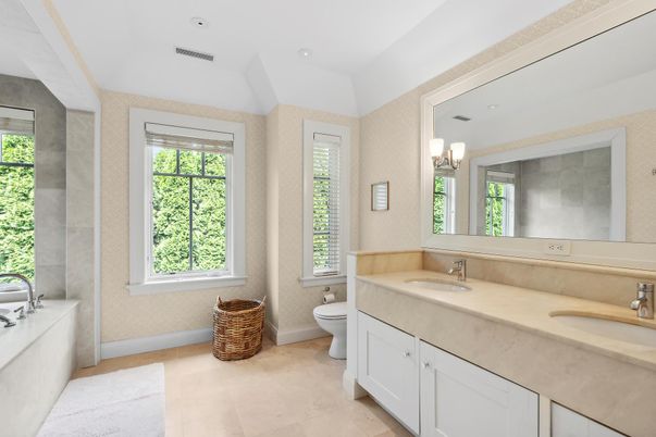 Bathroom, Dual Sink Vanities, Interior, Recessed Lighting