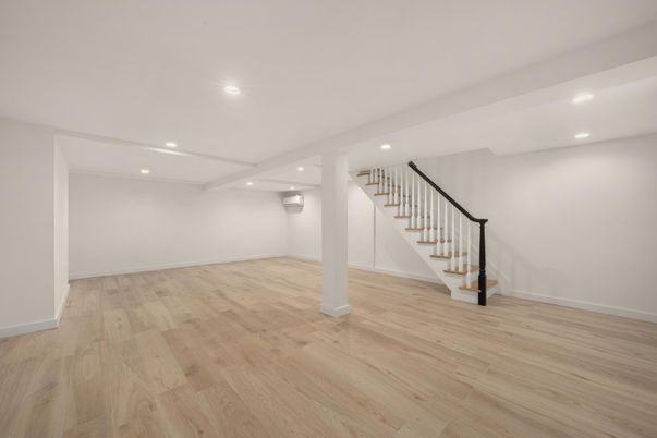 Empty room, Interior, Recessed Lighting, Wood Texture Flooring