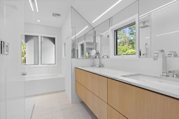 Bathroom, Dual Sink Vanities, Interior, Recessed Lighting