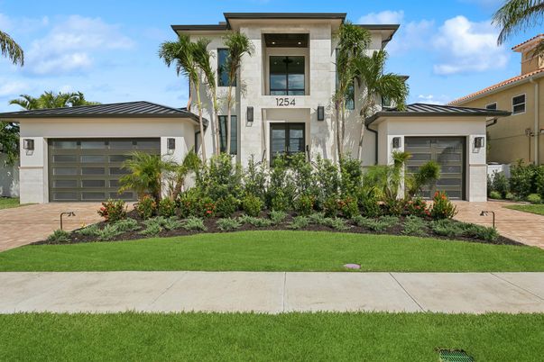 Attached, Exterior, Facade, Mediterranean