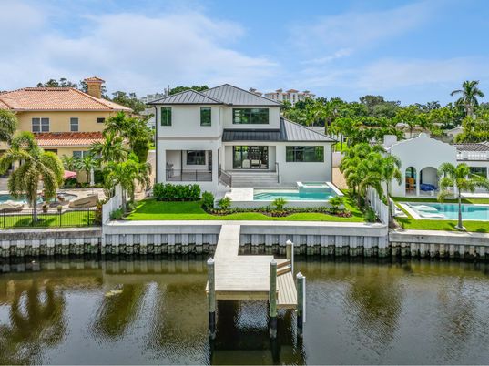 Exterior, Lake, Pool