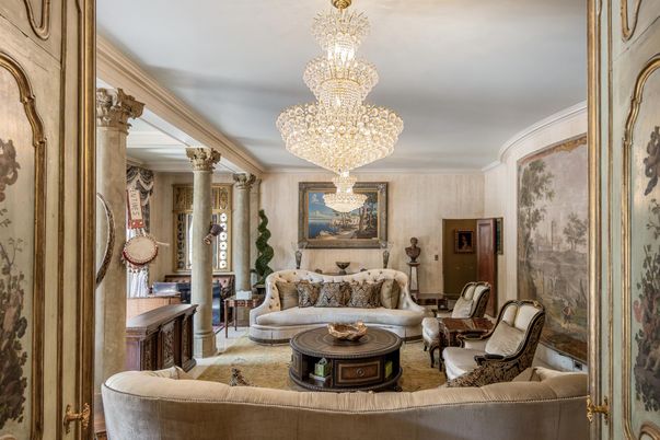 Chandelier, Interior, Living room
