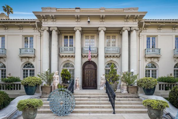 Exterior, Facade, Brownstone