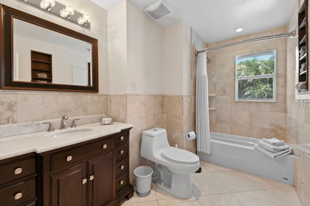 Bathroom, Interior, Recessed Lighting