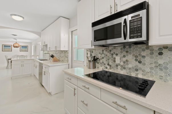 Dining room, Interior, Kitchen, Pendant Lights, Stainless Steel Appliances