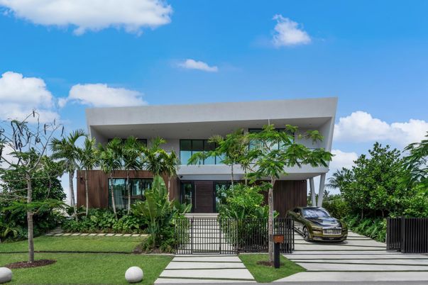 Backyard, Exterior, Facade, Modern