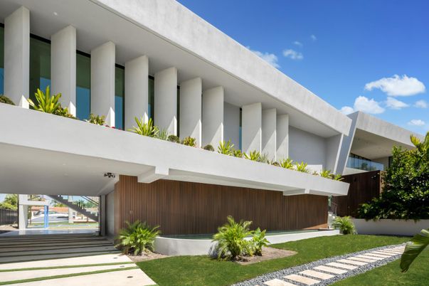 Exterior, Facade, Modern