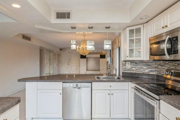 Chandelier, Interior, Kitchen, Recessed Lighting, Stainless Steel Appliances