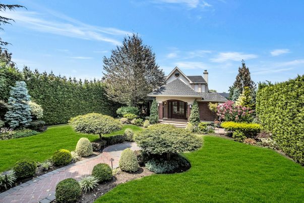 Backyard, Exterior, Facade, Queen Anne Victorian