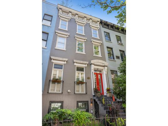 Exterior, Facade, Brownstone