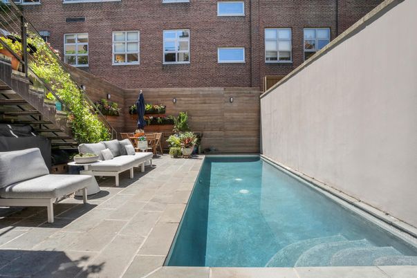 Exterior, Pool