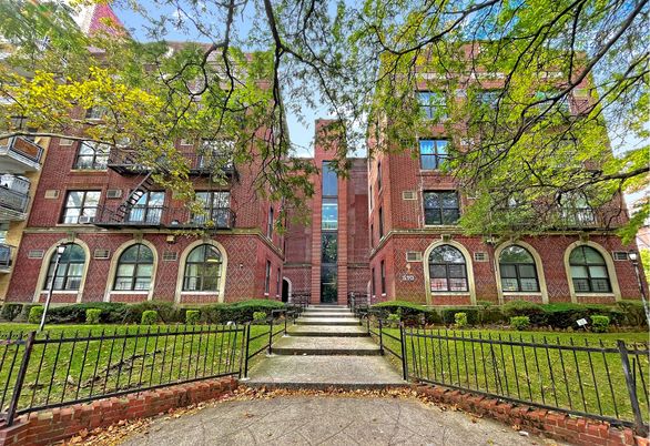 Exterior, Facade, Brick Facade, Rowhouse