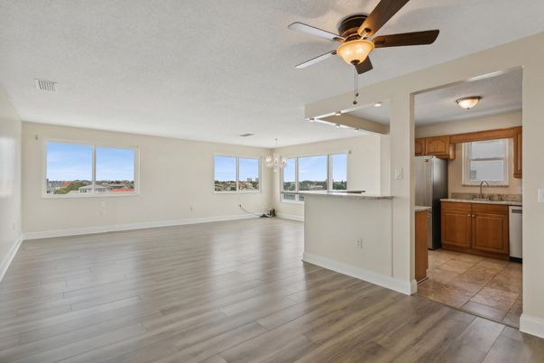 Chandelier, Interior, Kitchen, Wood Texture Flooring