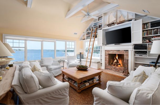 Fireplace, Interior, Living room, Water