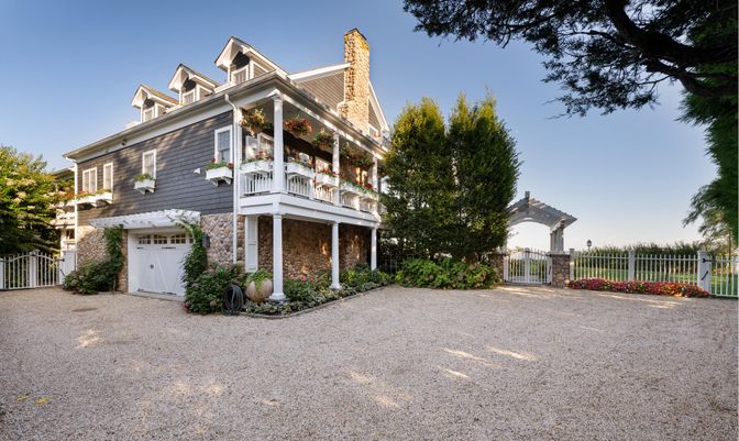 Attached, Exterior, Facade, American Foursquare