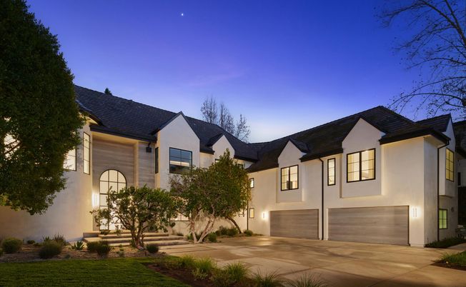 Attached, Exterior, Facade, Farmhouse