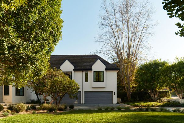 Attached, Exterior, Facade, Cape Cod