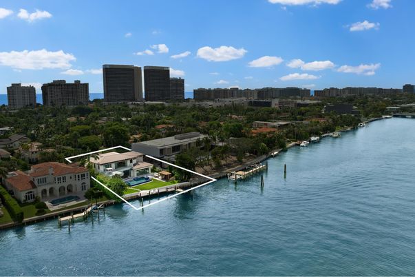 Exterior, Lake