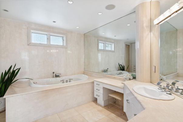Bathroom, Dual Sink Vanities, Interior, Recessed Lighting