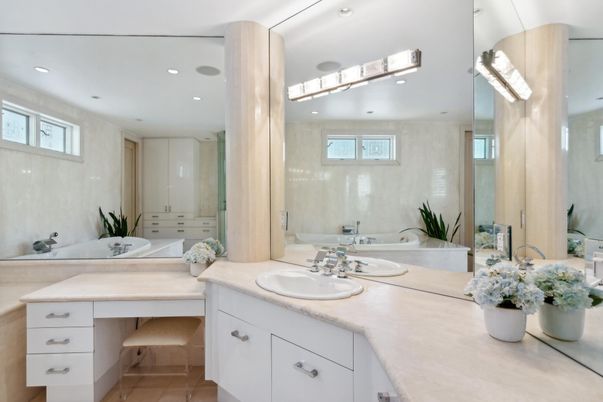 Bathroom, Dual Sink Vanities, Interior, Recessed Lighting