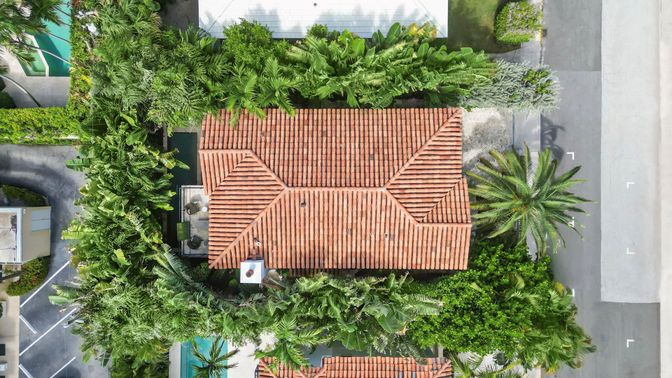 Exterior, Drone