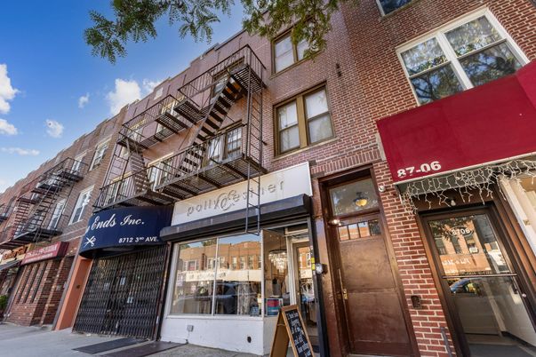 Exterior, Facade, Brick Facade, Rowhouse