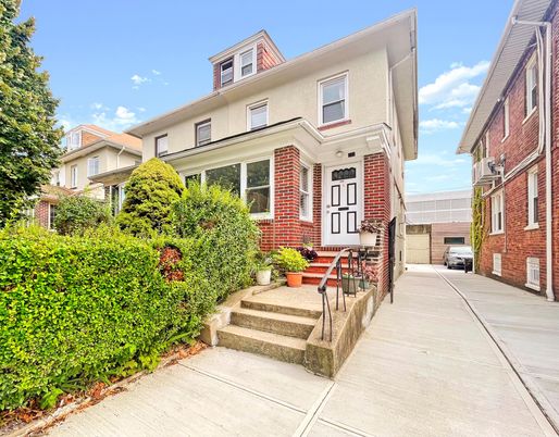 Exterior, Facade, Brick Facade, American Foursquare