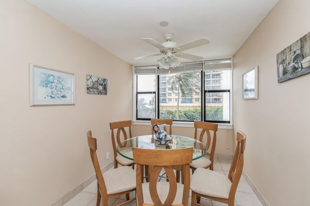 Dining room, Interior
