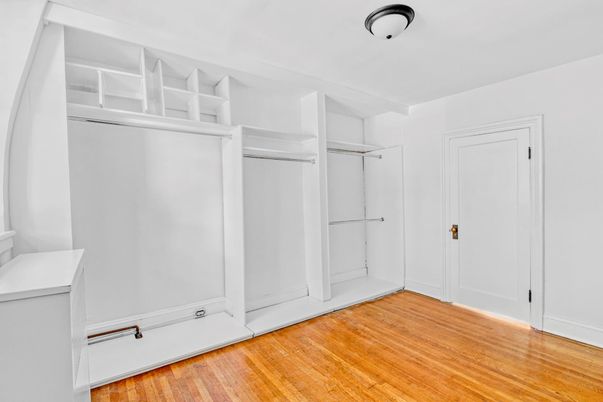 Interior, Walk-in Closets, Wood Texture Flooring