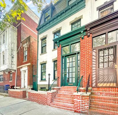 Exterior, Facade, Brick Facade, Rowhouse
