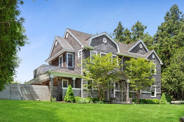Exterior, Facade, Queen Anne Victorian