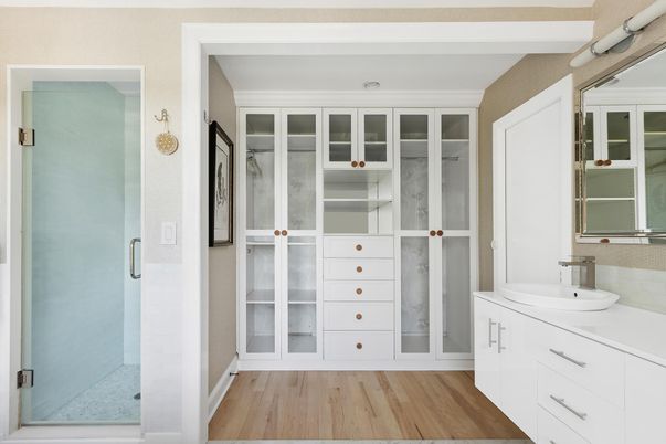 Bathroom, Interior, Walk-in Closets, Wood Texture Flooring