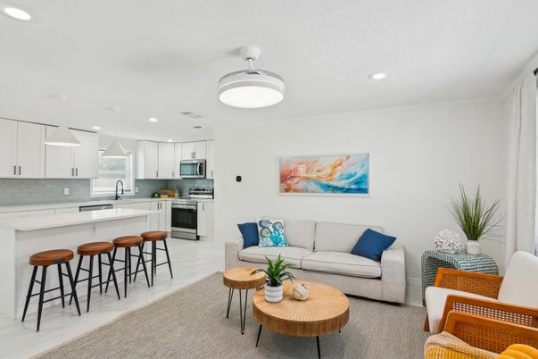 Interior, Kitchen, Living room, Pendant Lights, Recessed Lighting, Stainless Steel Appliances