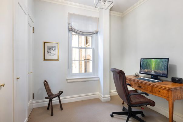 Home Office, Interior