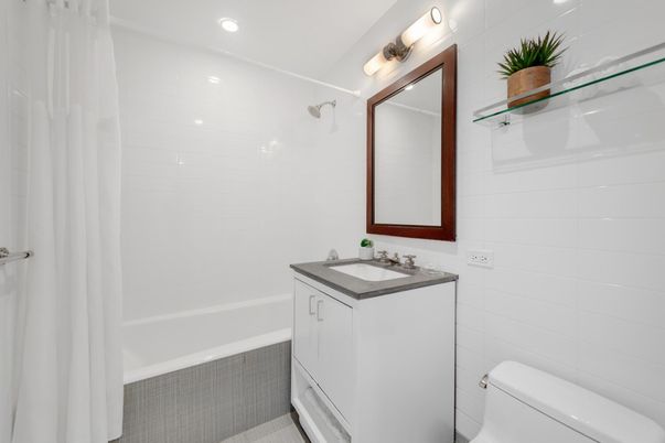 Bathroom, Interior, Recessed Lighting