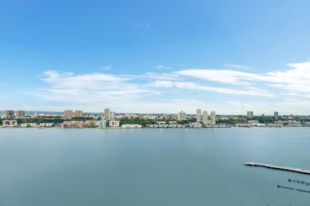 Exterior, Lake