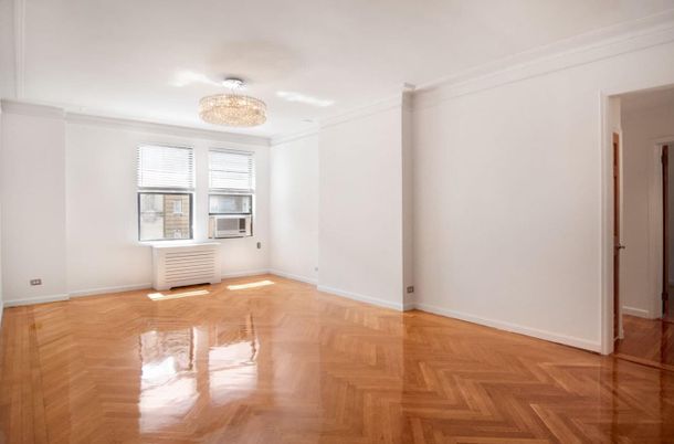 Chandelier, Empty room, Interior, Wood Texture Flooring