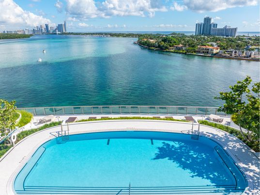Exterior, Lake, Pool
