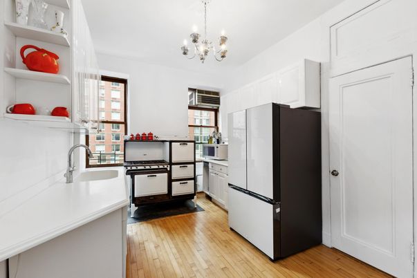 Chandelier, Interior, Kitchen, Wood Texture Flooring