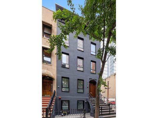 Exterior, Facade, Brownstone