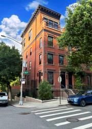Exterior, Facade, Brick Facade, Rowhouse
