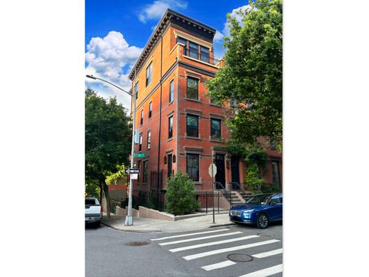 Exterior, Facade, Rowhouse