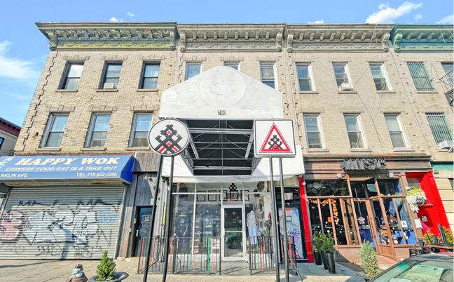 Exterior, Facade, Brick Facade, Rowhouse