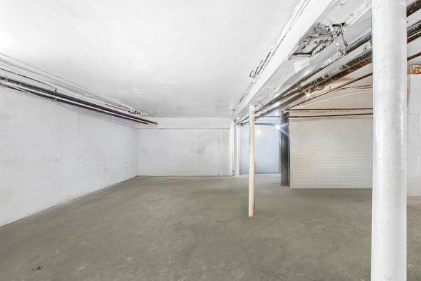 Garage, Interior