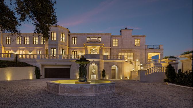 Attached, Exterior, Facade, Mediterranean