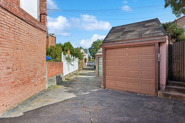 Detached Garage, Exterior