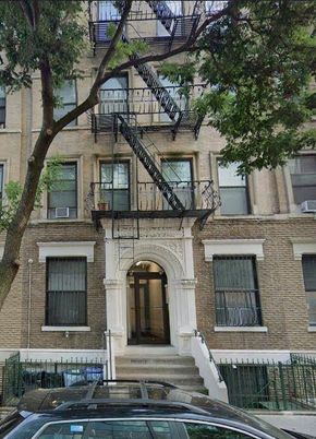Exterior, Facade, Brick Facade, Rowhouse