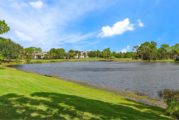 Exterior, Lake